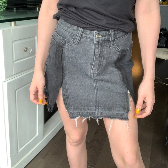 Black denim skirt with zippers - Picture 5 of 5